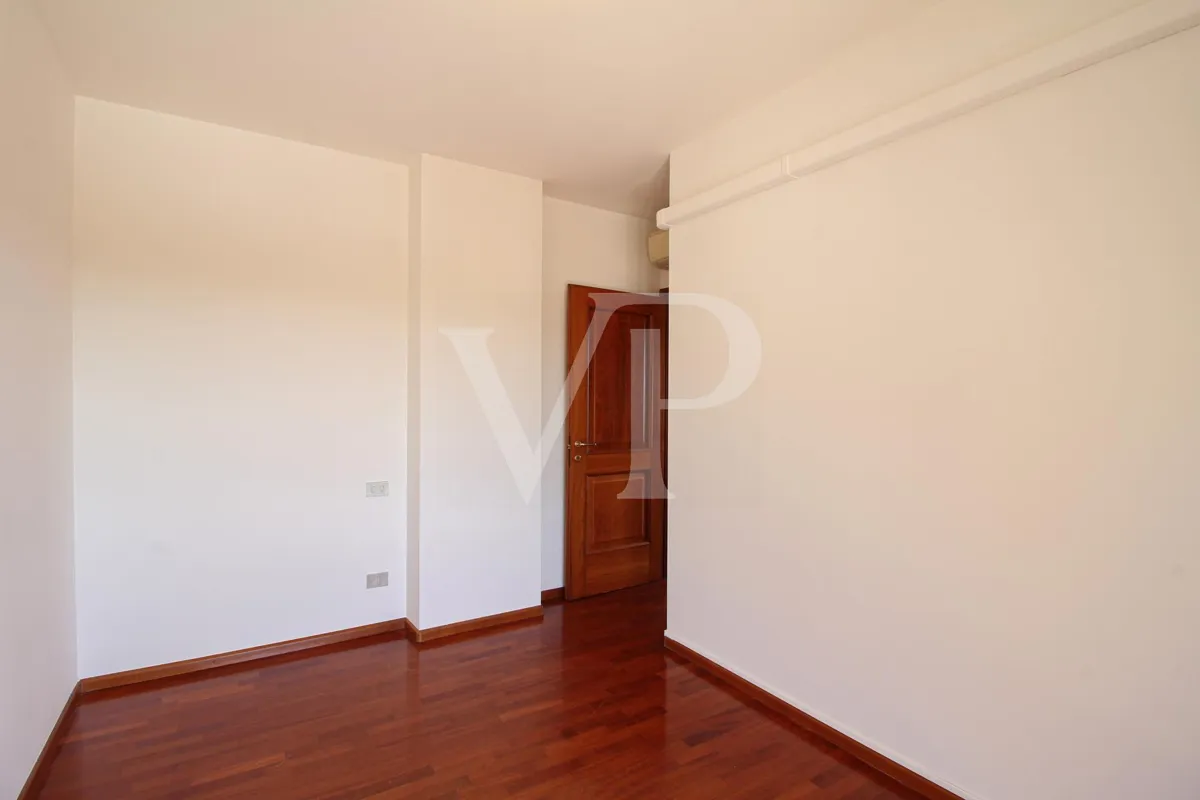 Three-room apartment with terrace and garage within walking distance of Ederle Barracks