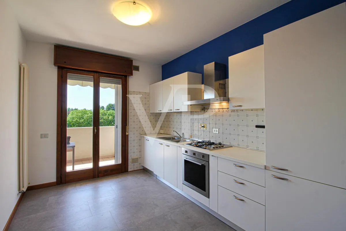 Three-room apartment with terrace and garage within walking distance of Ederle Barracks