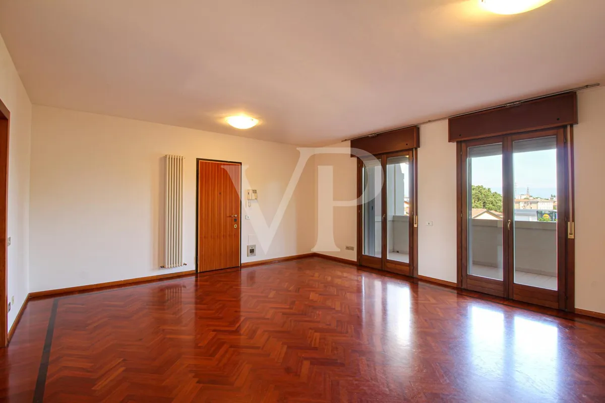 Three-room apartment with terrace and garage within walking distance of Ederle Barracks