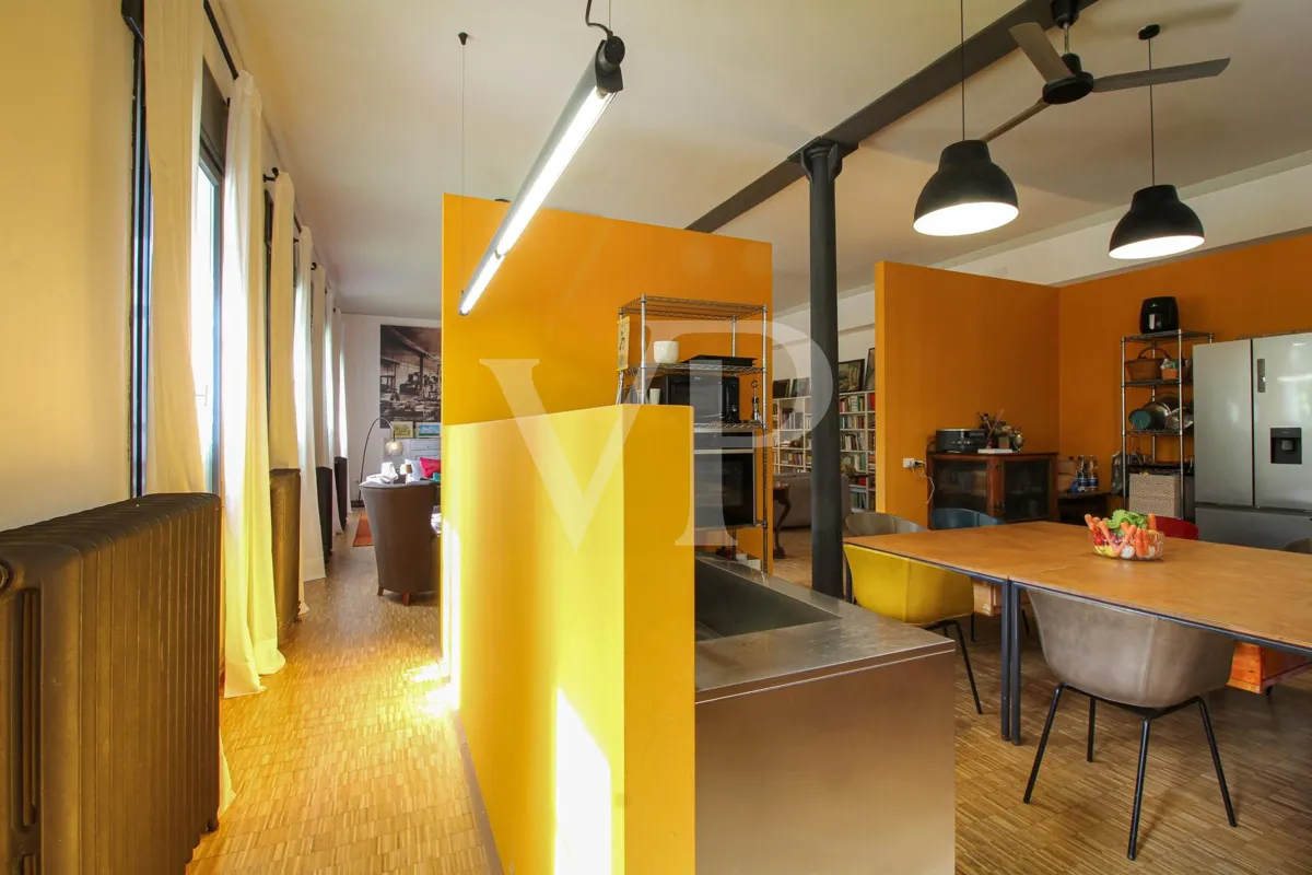 Exklusives Designer-Loft mit Gartenblick