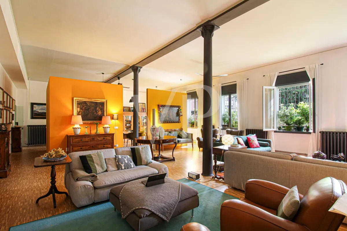 Exklusives Designer-Loft mit Gartenblick