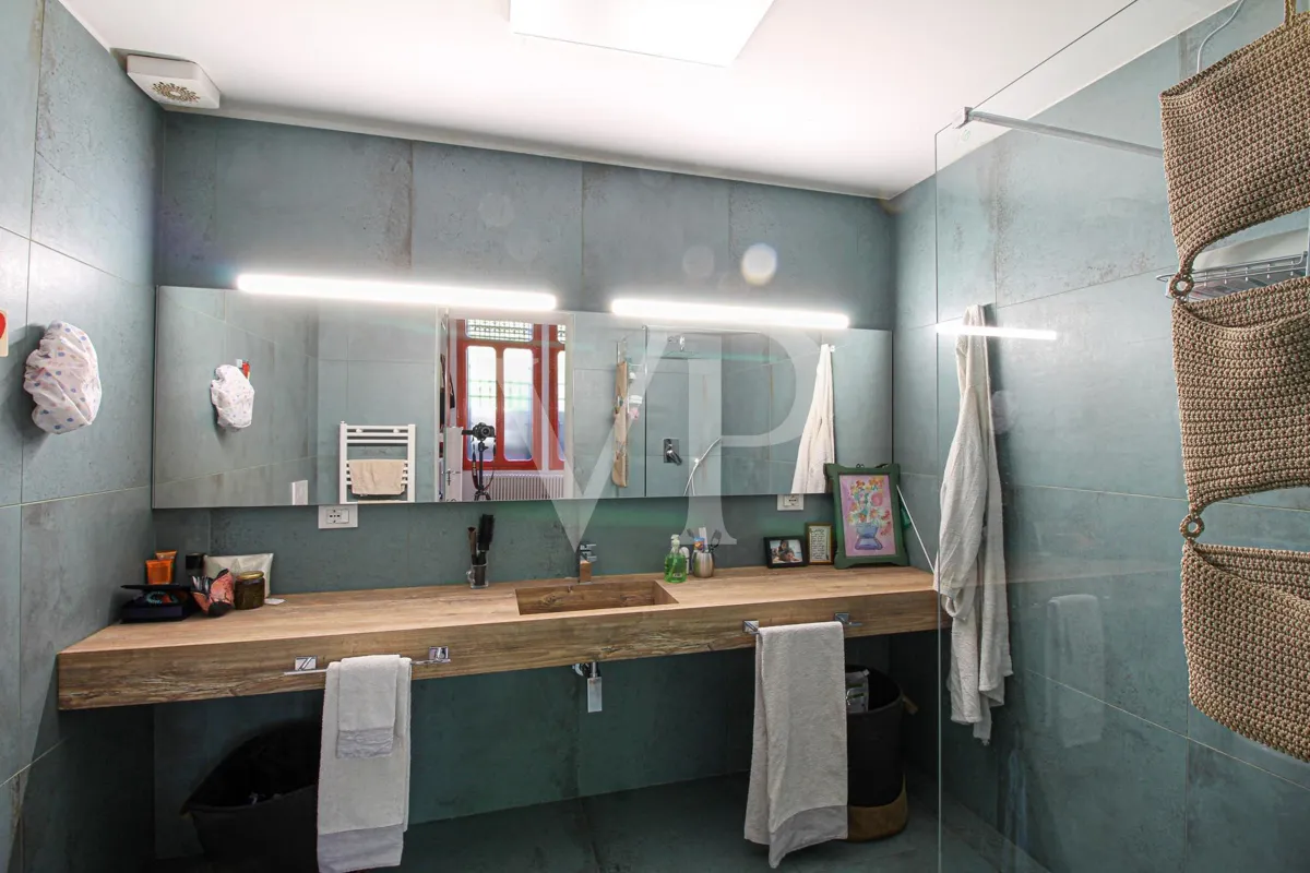 Exklusives Designer-Loft mit Gartenblick