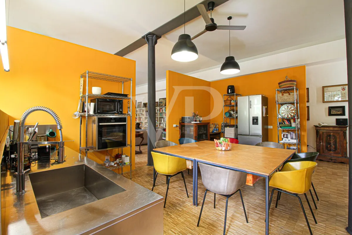 Exklusives Designer-Loft mit Gartenblick