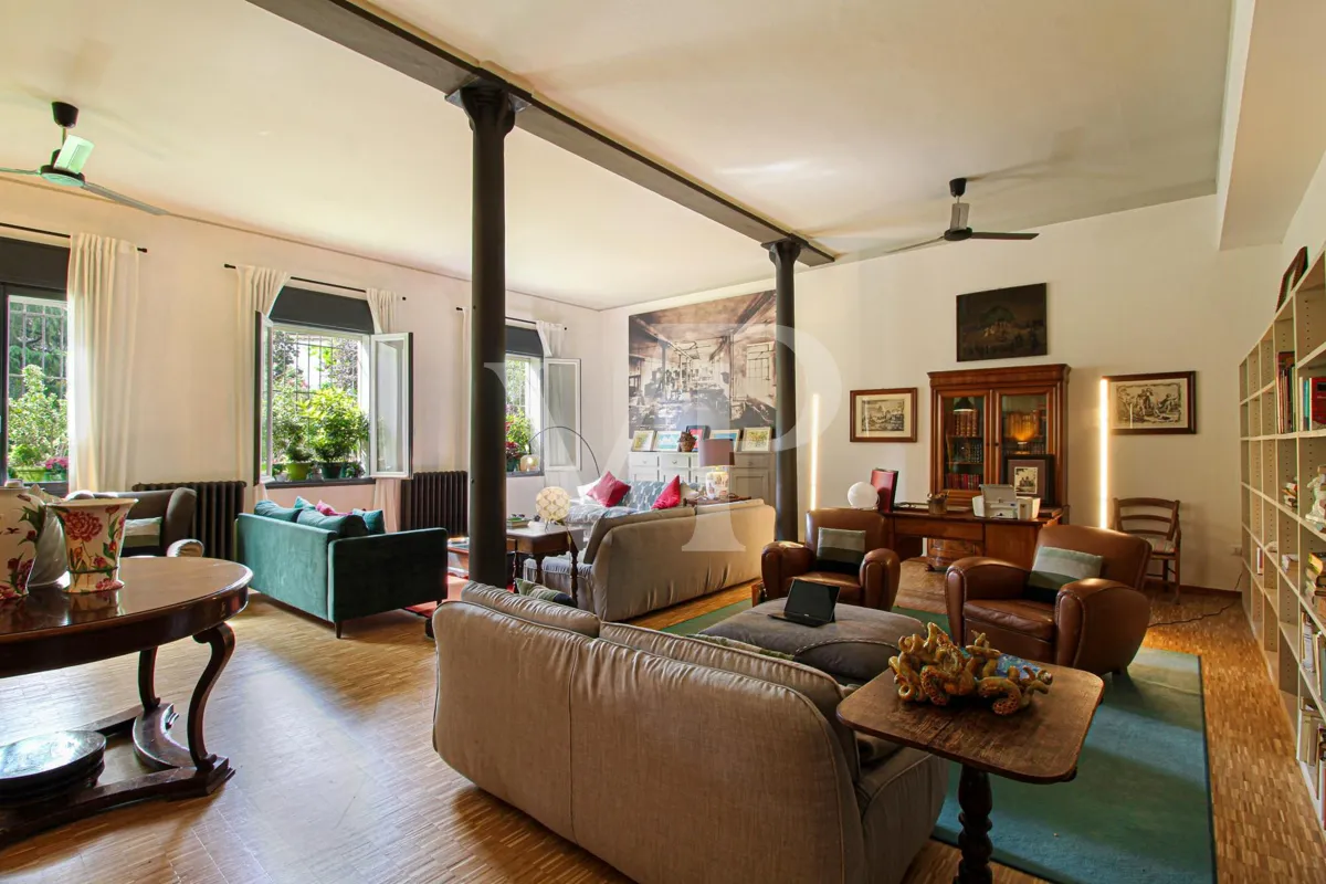 Exklusives Designer-Loft mit Gartenblick