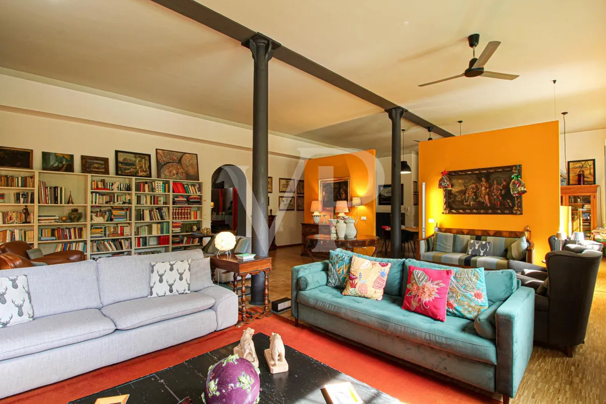 Exklusives Designer-Loft mit Gartenblick