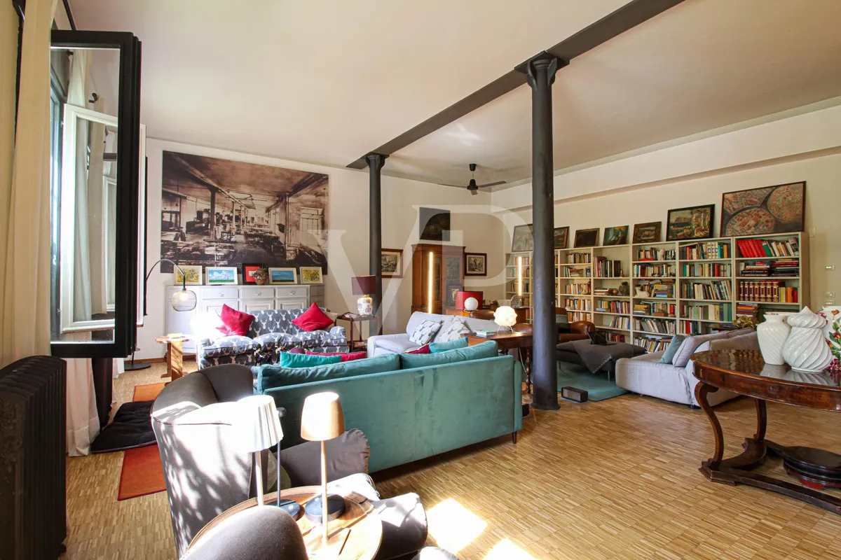Exklusives Designer-Loft mit Gartenblick