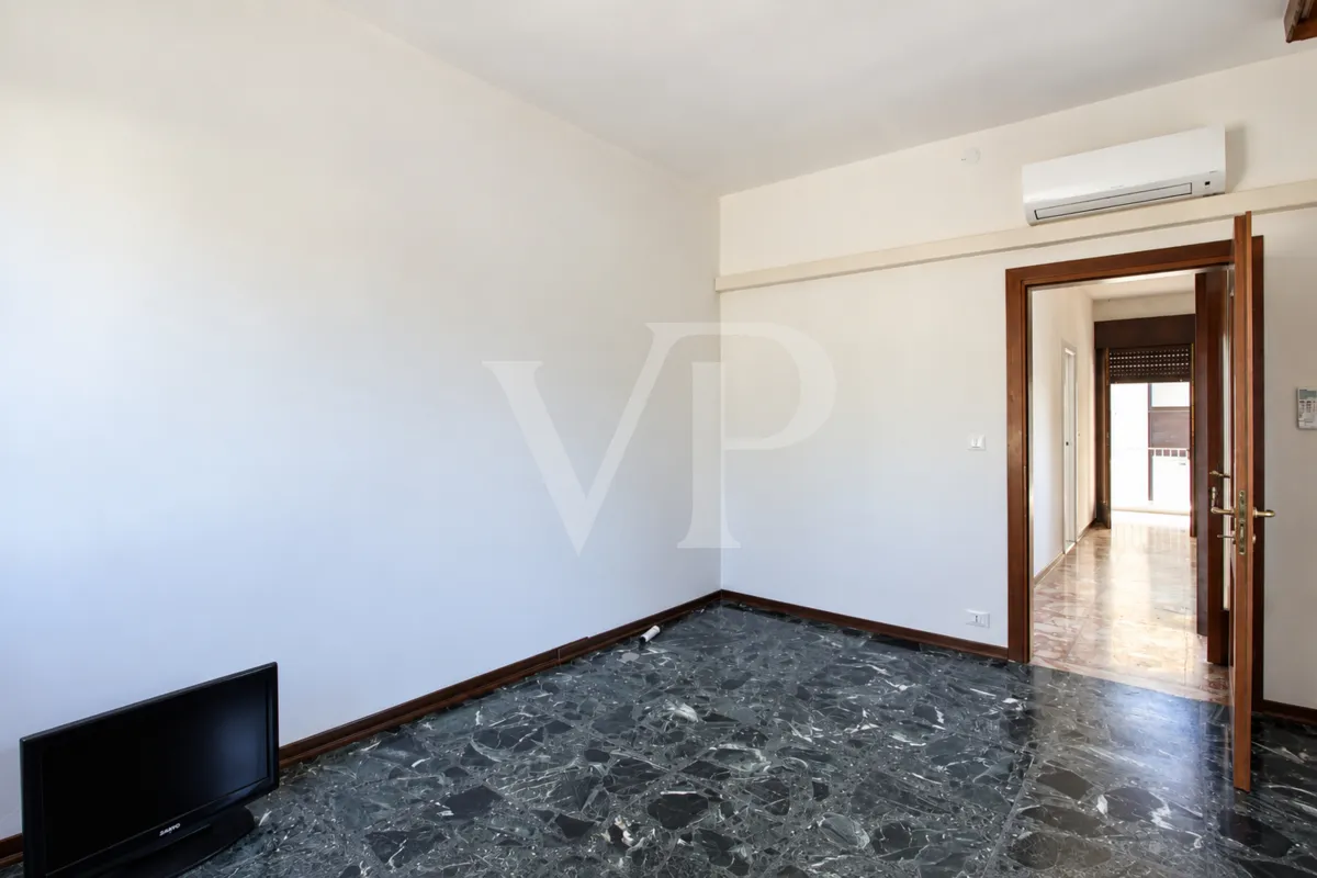 Grande appartamento Attico quadricamere con ampio terrazzo