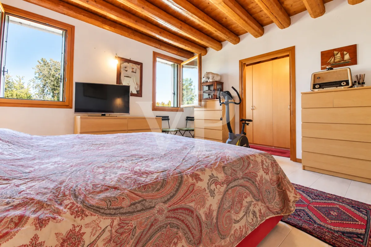 Una casa da vivere, tra ambienti accoglienti e spazi all’aperto
