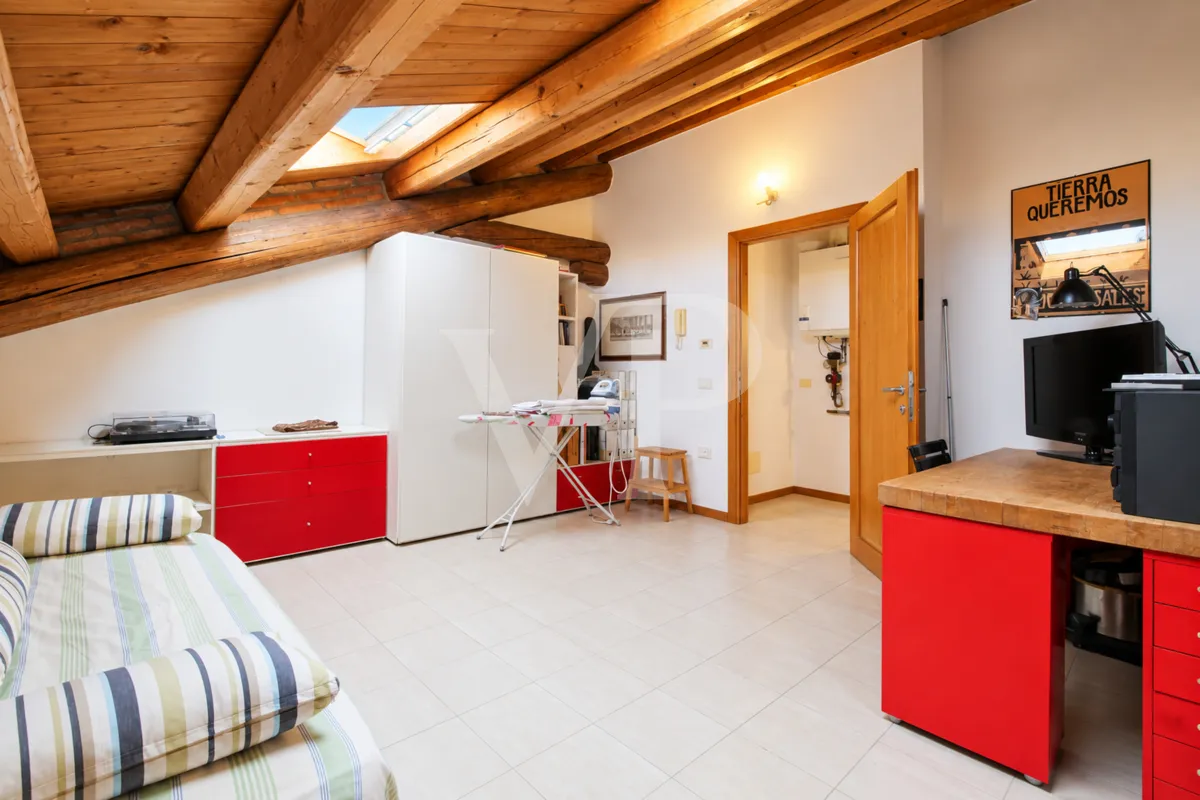 Una casa da vivere, tra ambienti accoglienti e spazi all’aperto