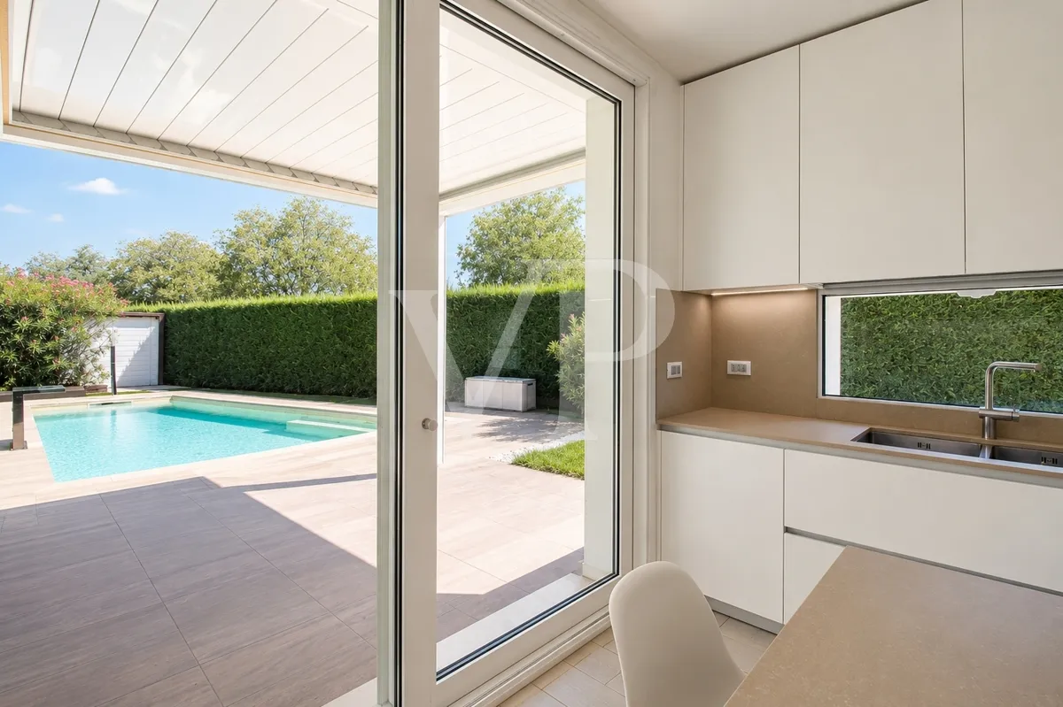 Exklusive Eckvilla mit Pool vor den Toren von Vicenza