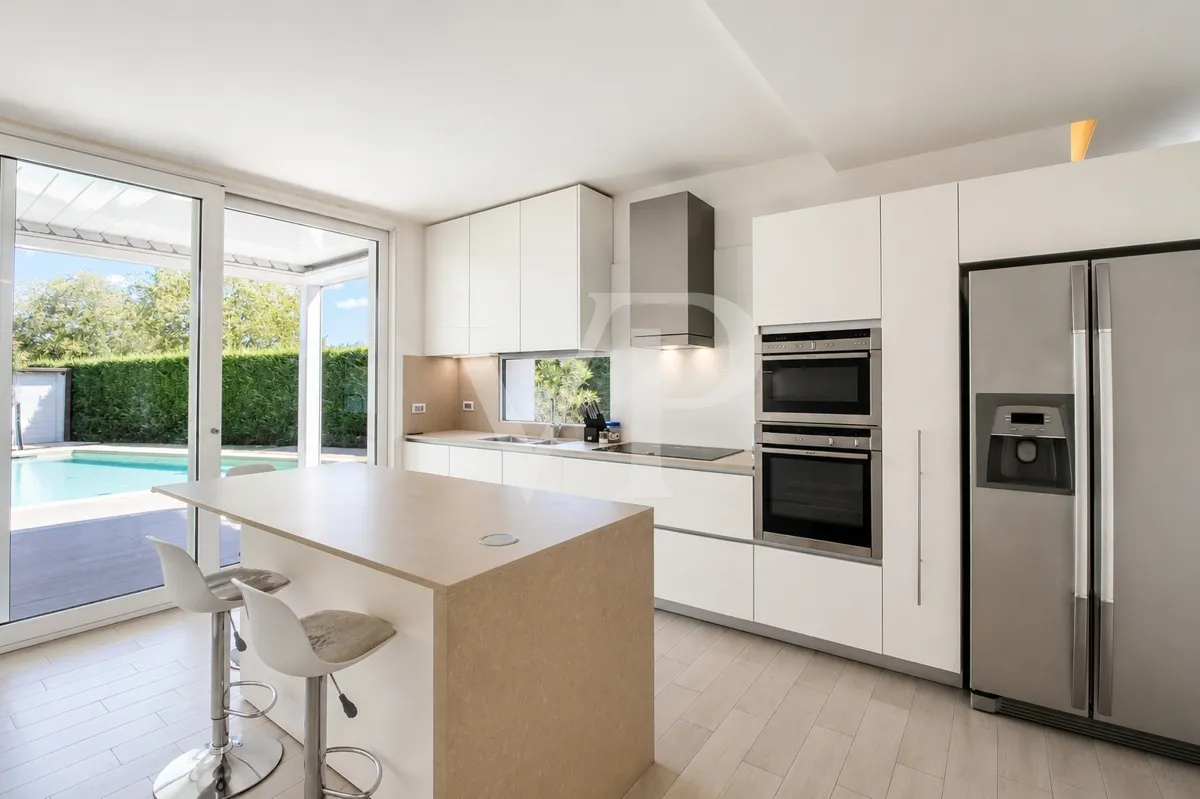 Exklusive Eckvilla mit Pool vor den Toren von Vicenza