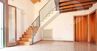 von_poll_real_estate_property_IT20355325_image_0