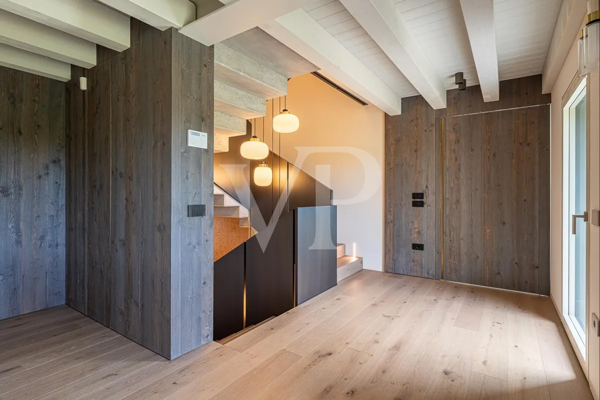 Elegantes Wohnen in den Bergen: der diskrete Luxus eines exklusiven Chalets