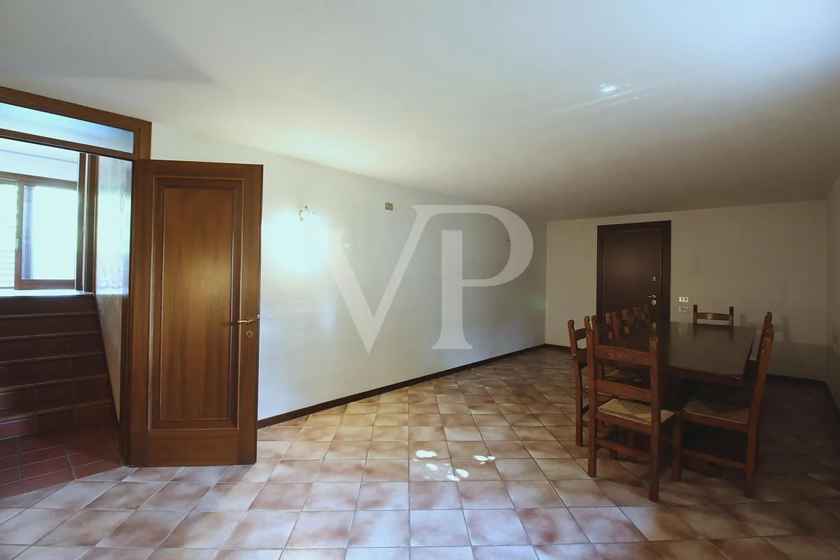 Spacieuse villa jumelée avec sous-sol aménagé et grand garage