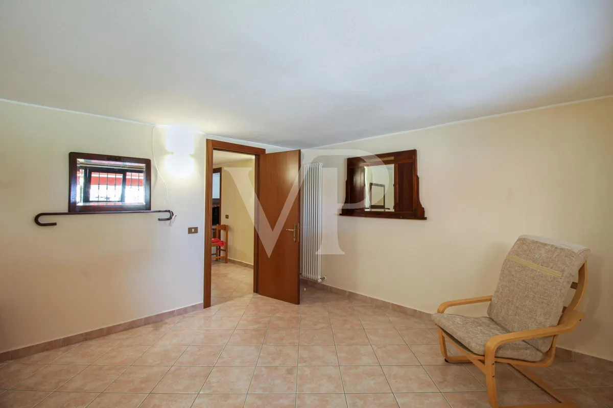 Casa unifamiliar independiente de dos plantas con jardín comunitario en Colzè