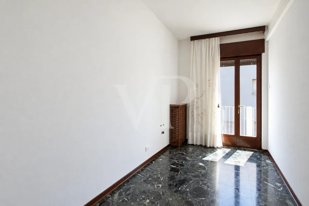Grand appartement-penthouse de quatre chambres avec une grande terrasse