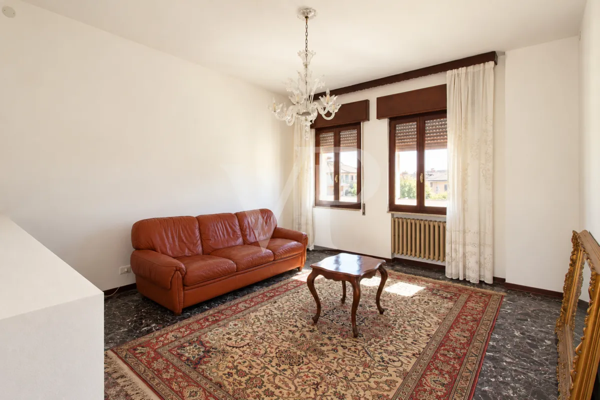 Grand appartement-penthouse de quatre chambres avec une grande terrasse