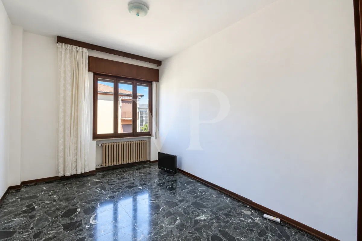 Grand appartement-penthouse de quatre chambres avec une grande terrasse