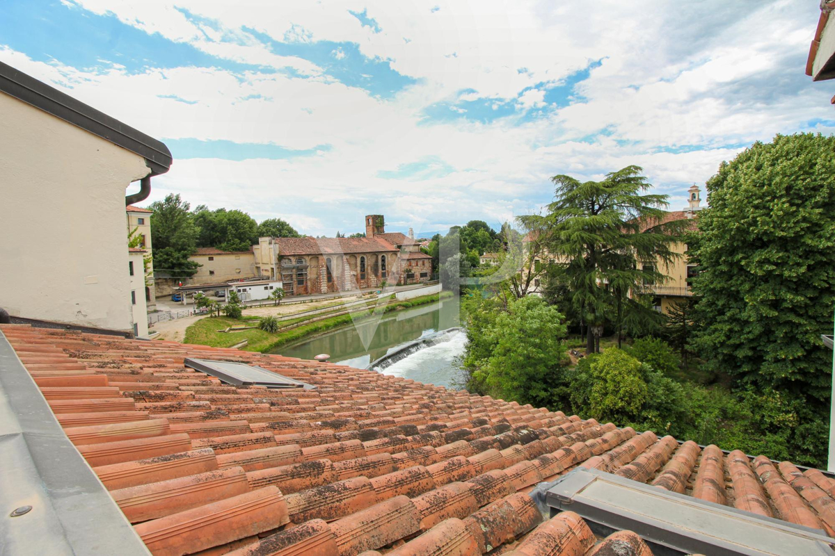 Dachgeschosswohnung im historischen Zentrum mit Blick auf den Fluss