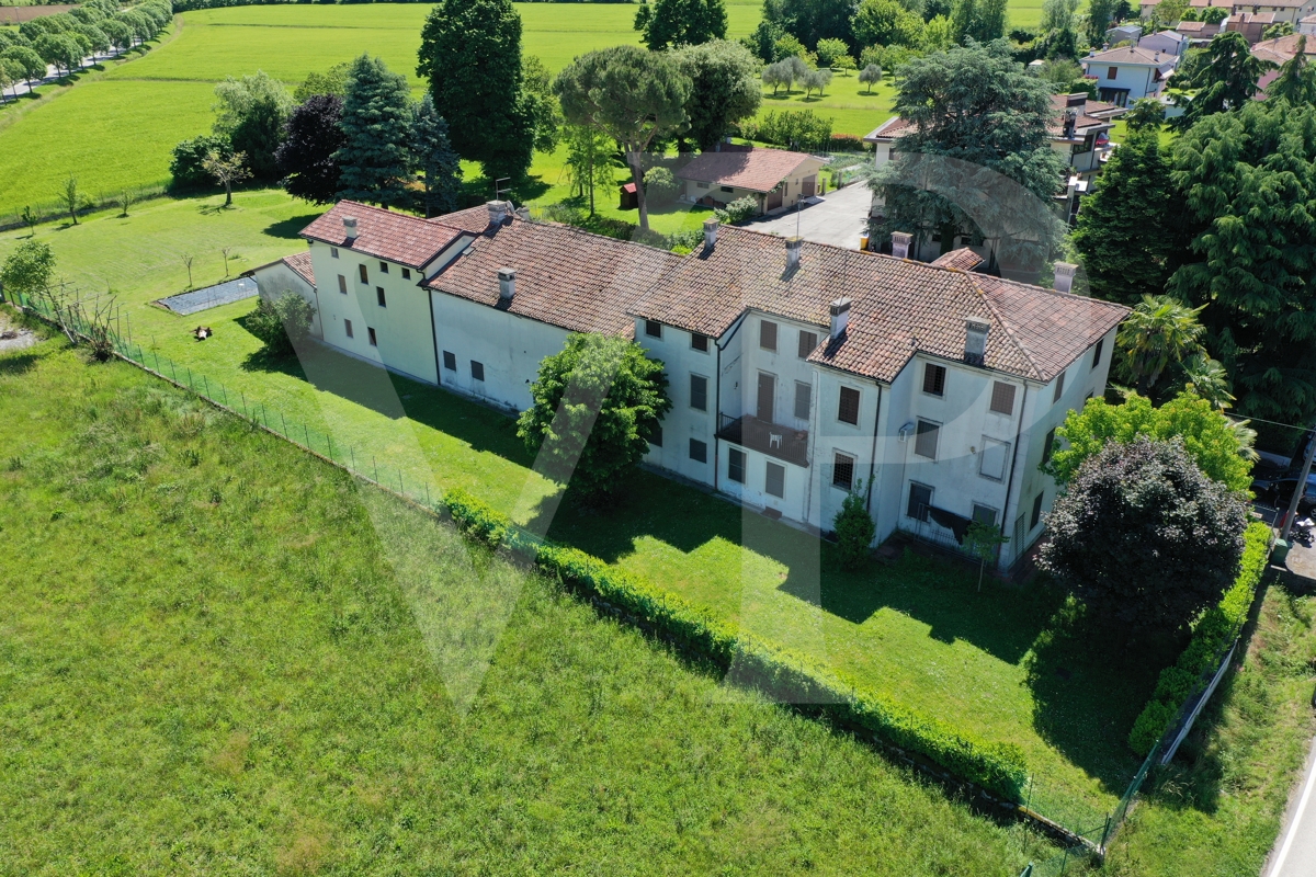 Parte de la casa de campo de 1700 para ser renovada