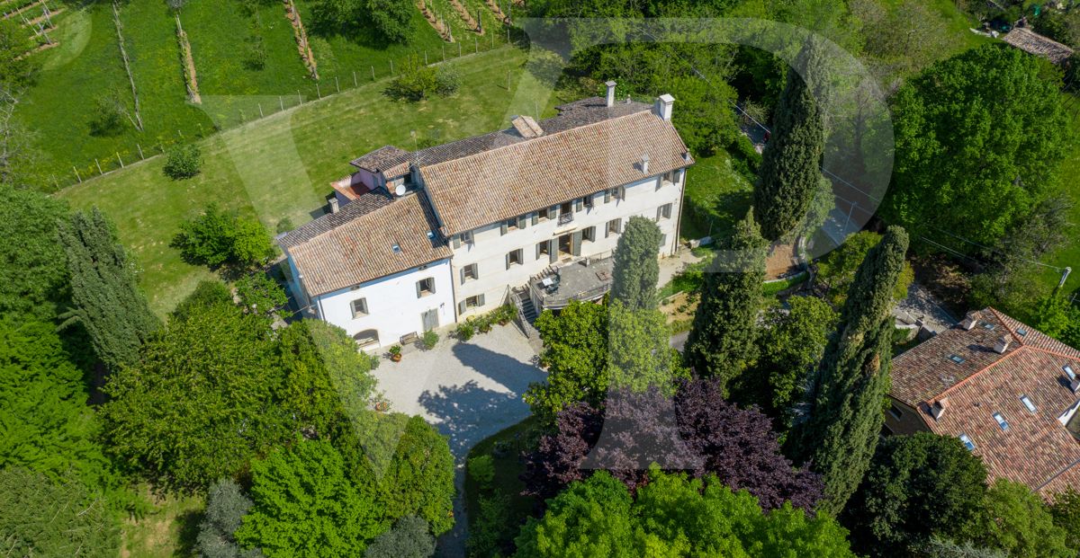 Venetian villa from the 16th century
at the foot of the castle of Asolo