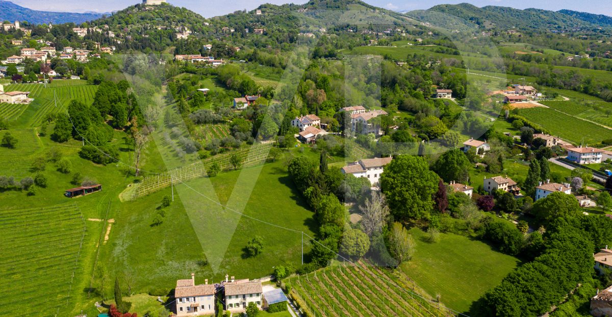 Venetian villa from the 16th century
at the foot of the castle of Asolo