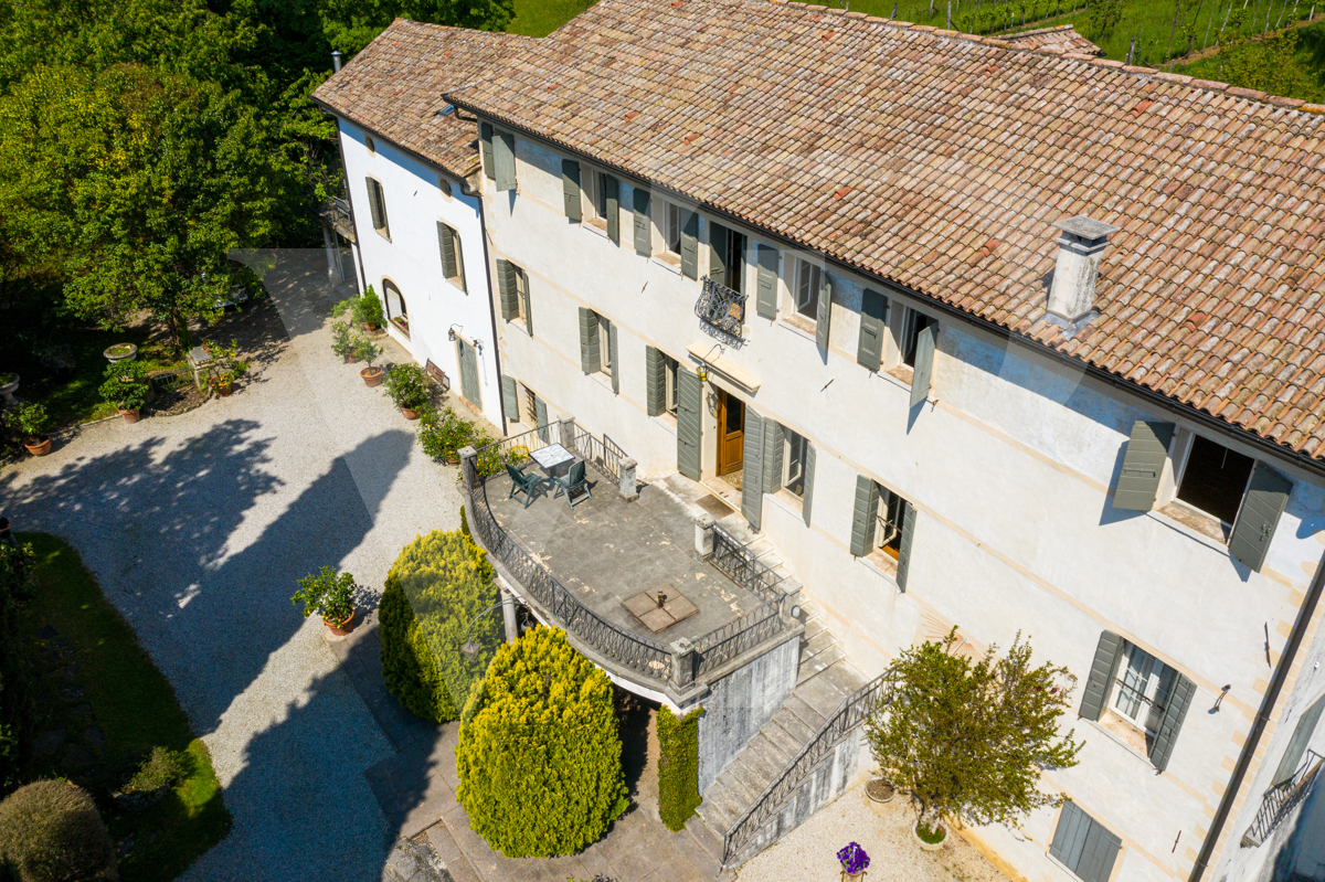 Venetian villa from the 16th century
at the foot of the castle of Asolo