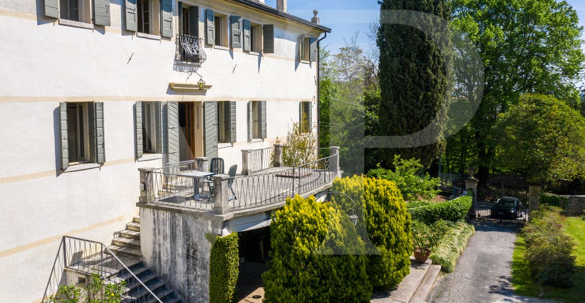 Venetian villa from the 16th century
at the foot of the castle of Asolo