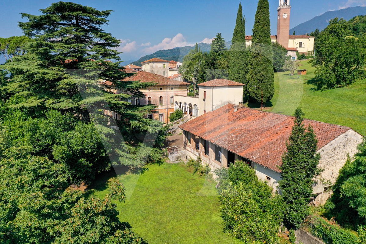 Historische Villa an den Hängen des Mount Summano