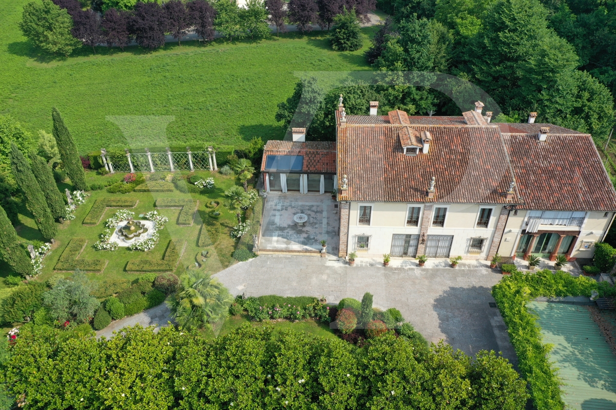 Living in the comfort of a Venetian Villa