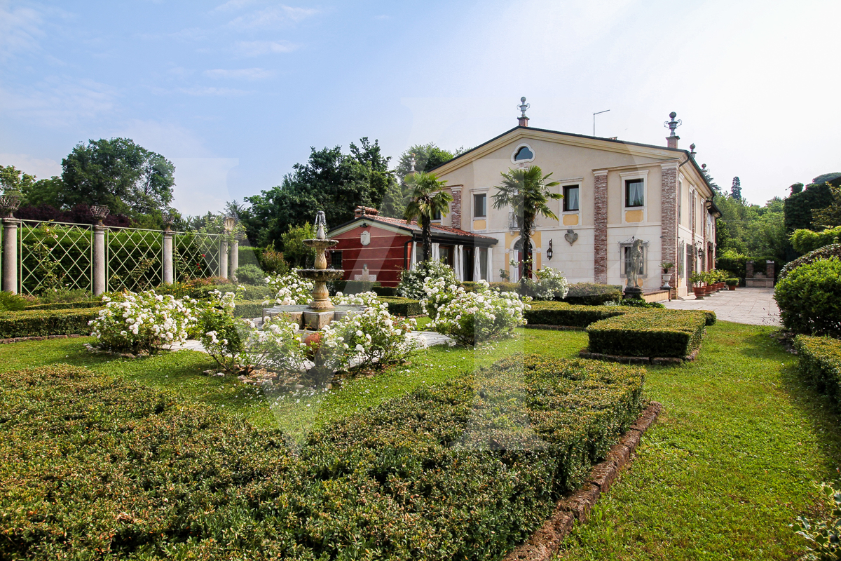 Living in the comfort of a Venetian Villa