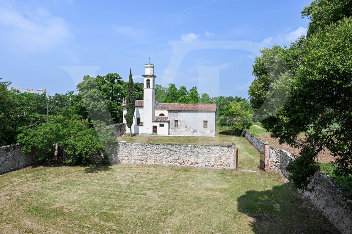 Impressive historic villa from the 1600s