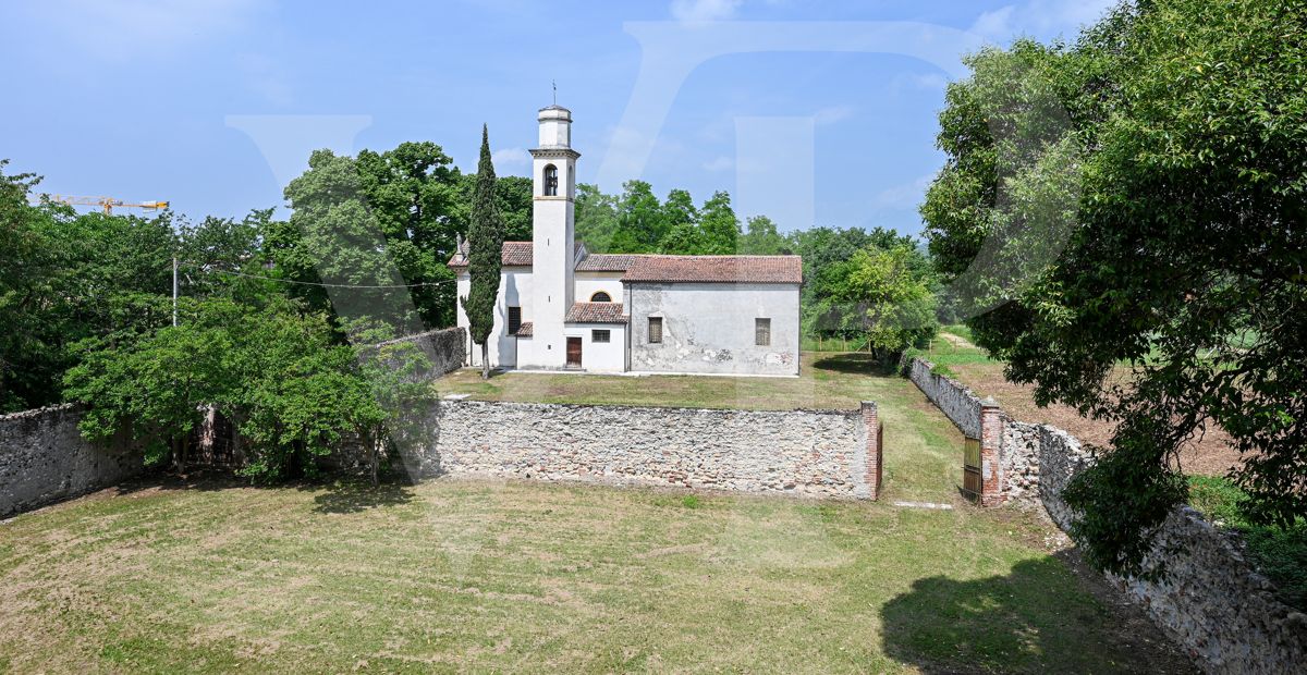 Impressive historic villa from the 1600s