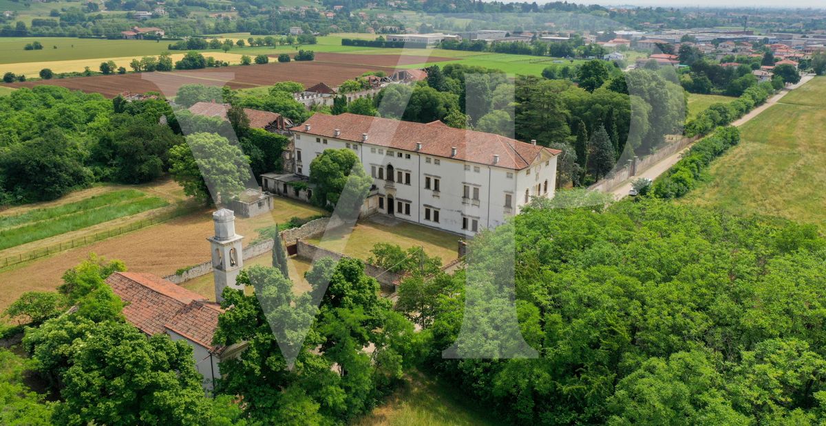 Impressive historic villa from the 1600s