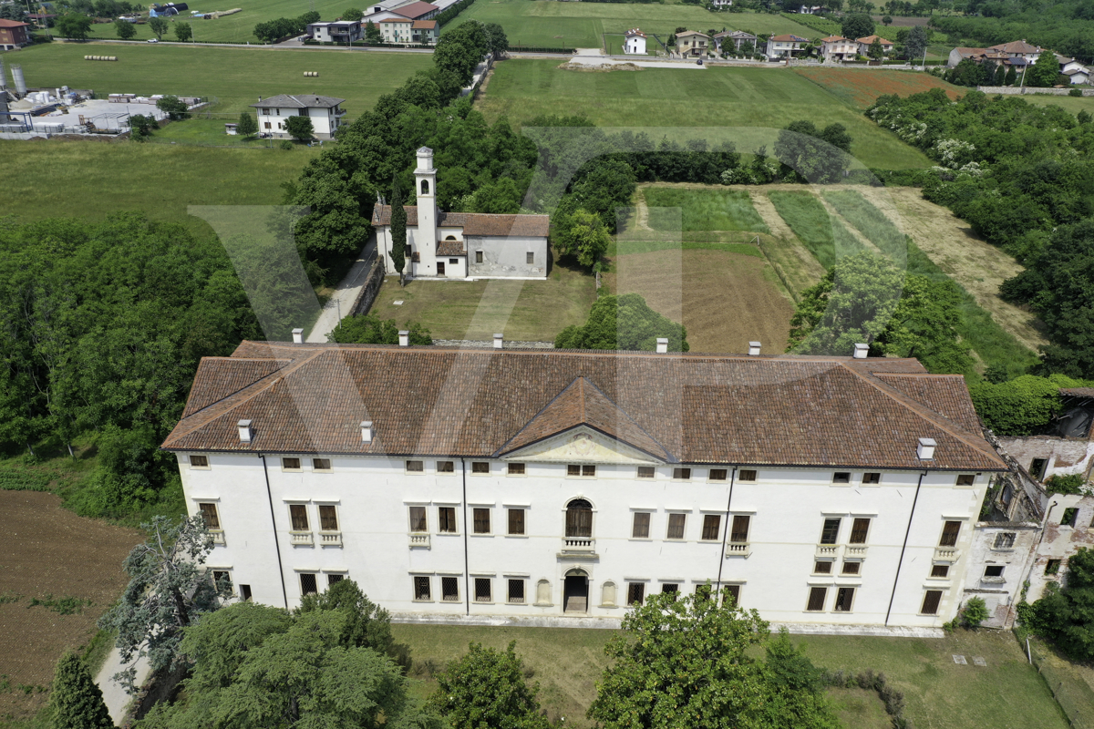Impressive historic villa from the 1600s