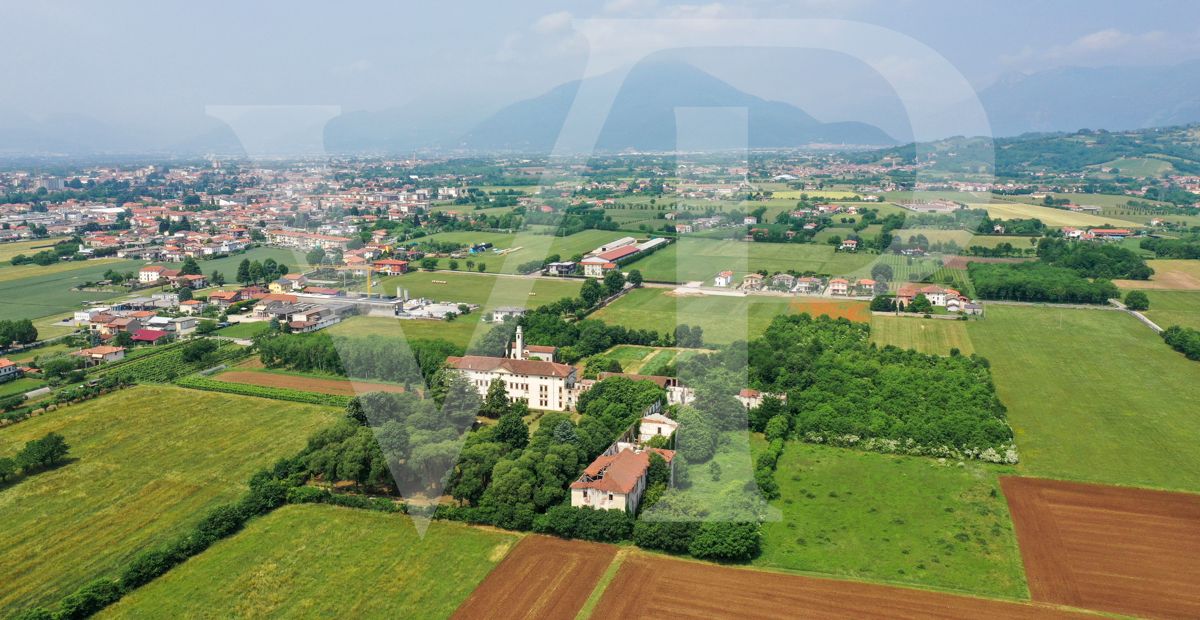 Impressive historic villa from the 1600s