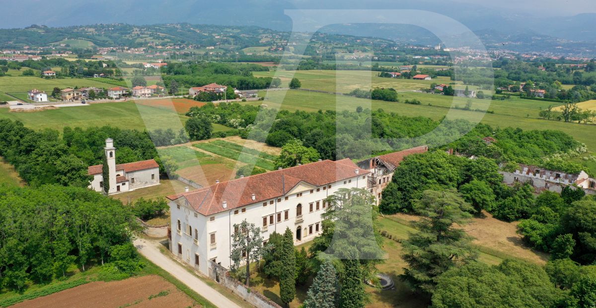Impressive historic villa from the 1600s