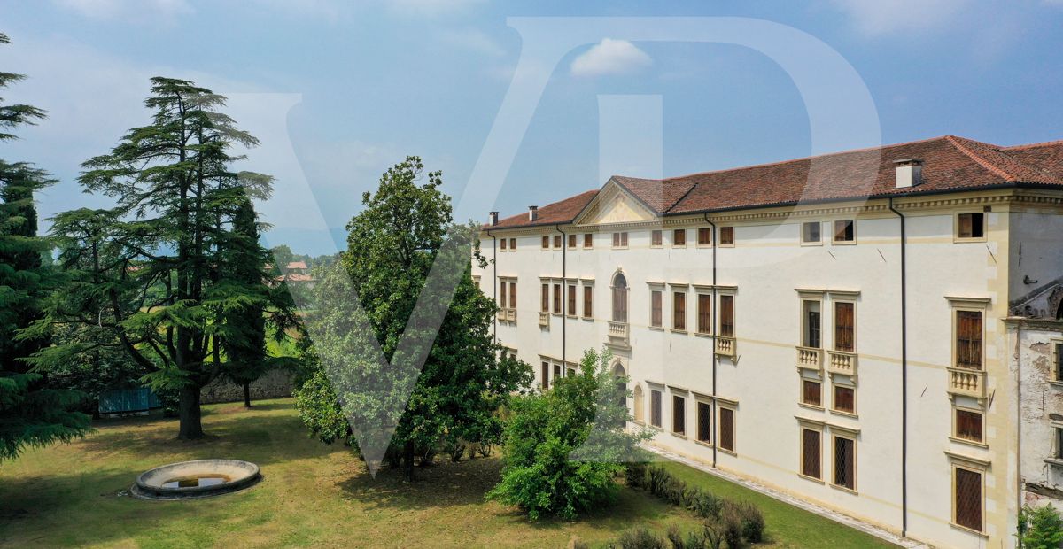 Impressive historic villa from the 1600s