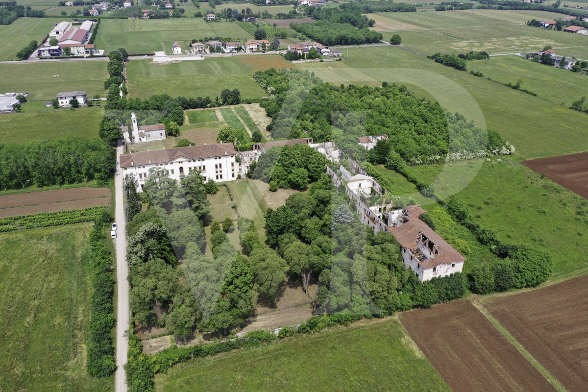 Impressive historic villa from the 1600s