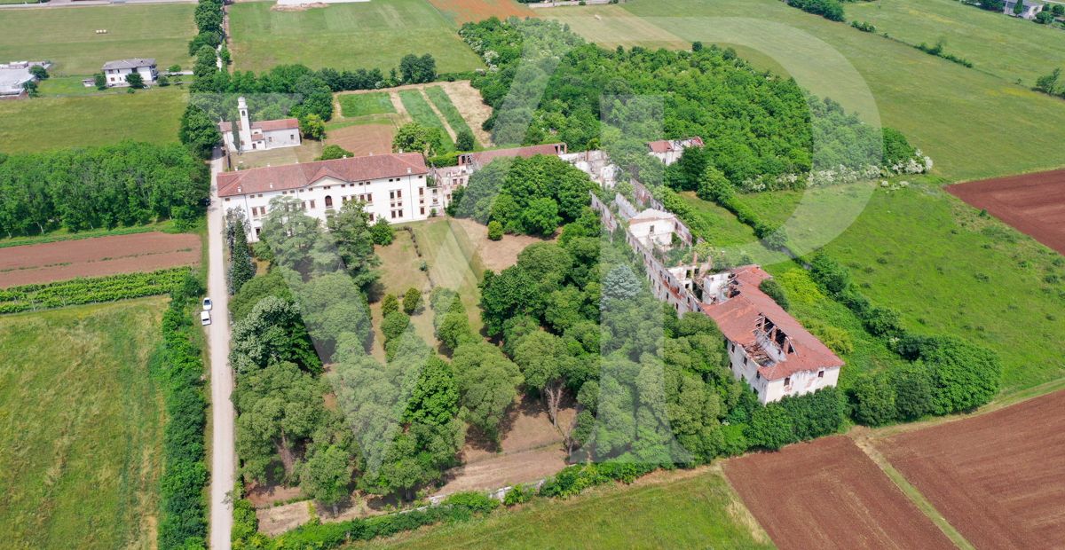 Impressive historic villa from the 1600s