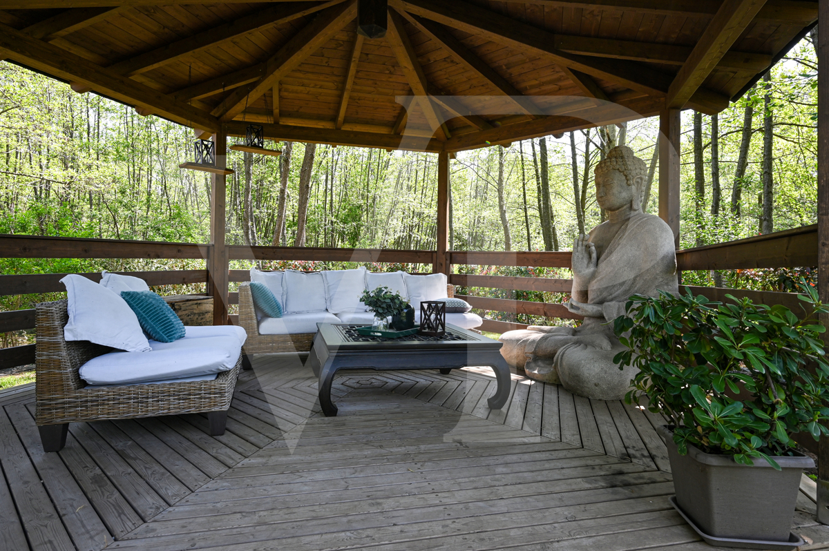 Charmant moulin transformé
en une maison moderne et écologique