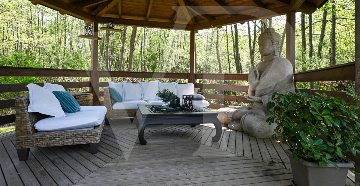 Charmant moulin transformé
en une maison moderne et écologique