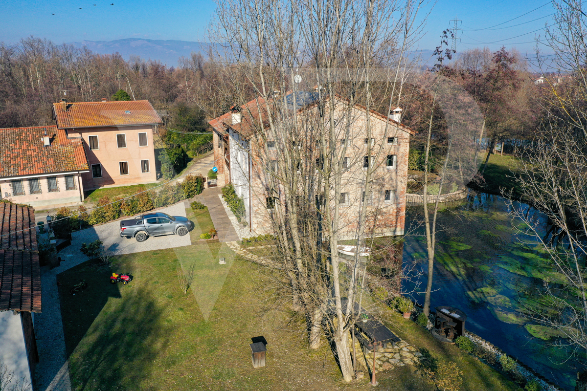 Charmante Mühle umgewandelt
in ein modernes umweltfreundliches Haus