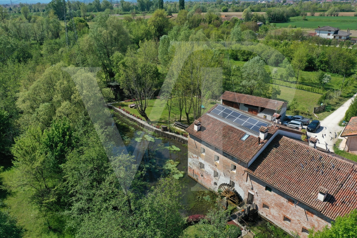 Charmante Mühle umgewandelt
in ein modernes umweltfreundliches Haus