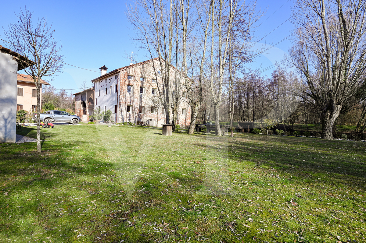 Charmante Mühle umgewandelt
in ein modernes umweltfreundliches Haus