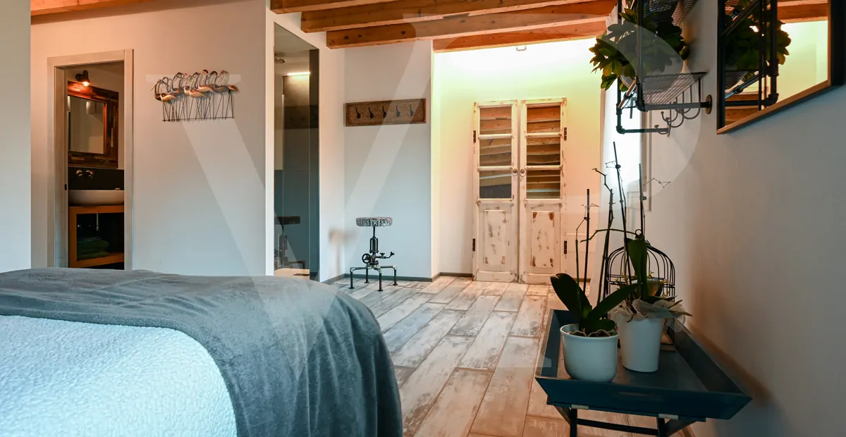 Charmant moulin transformé
en une maison moderne et écologique