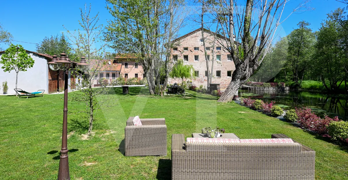 Charmante Mühle umgewandelt
in ein modernes umweltfreundliches Haus