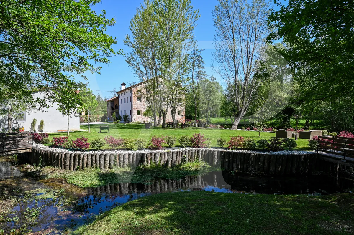Encantador molino transformado
en una casa moderna y ecológica
