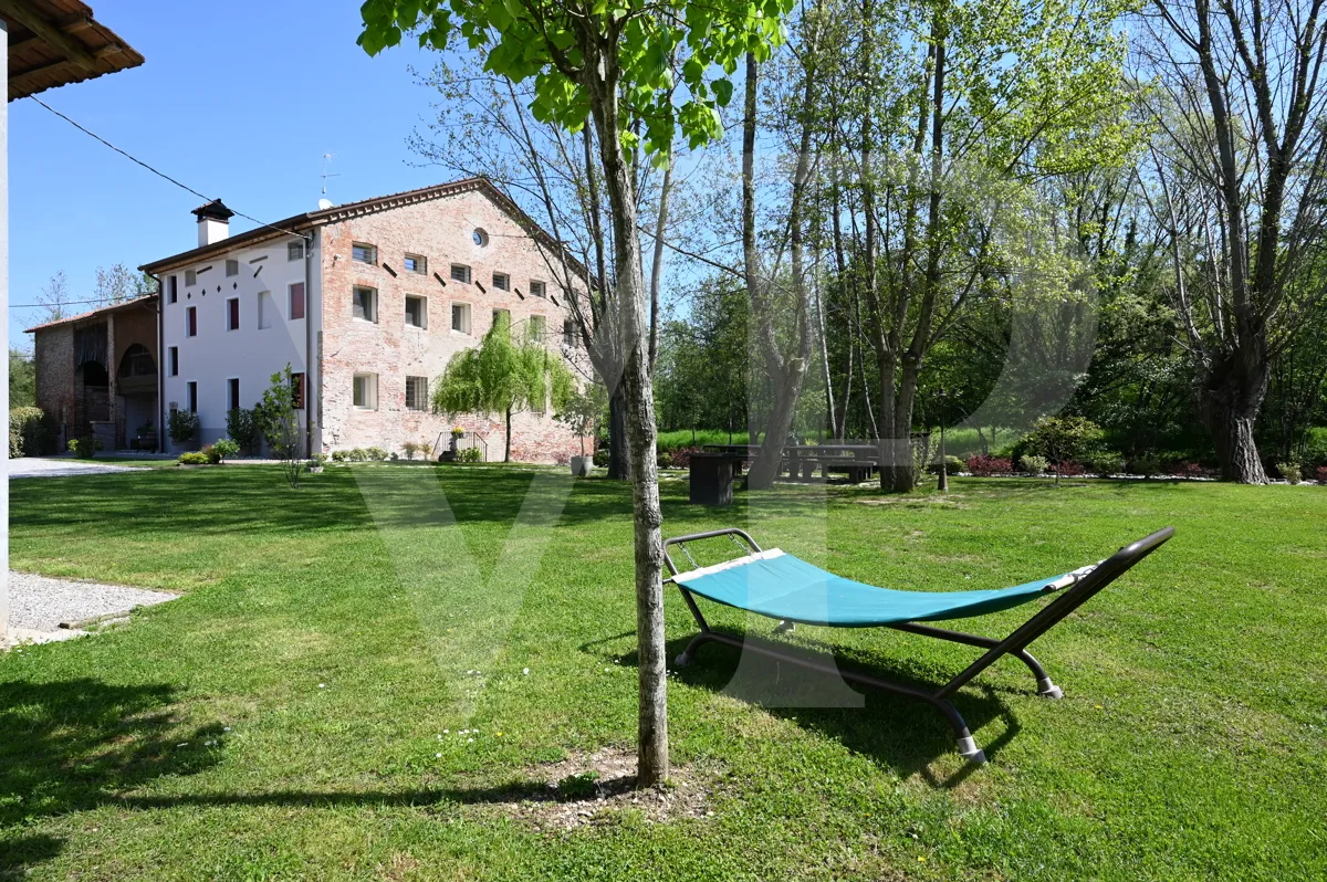 Encantador molino transformado
en una casa moderna y ecológica