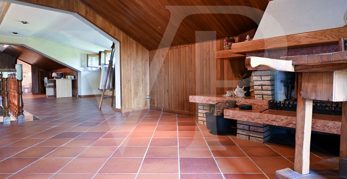 Important villa with park excellently preserved